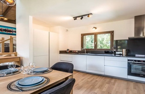 Les Tines Skihütte | A LUXURIOUS CHAMONIX CHALET WITH AN EASY ACCESS TO SKI AND TRANSPORT