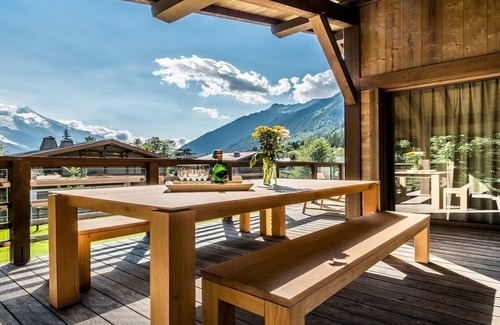 Les Tines Skihütte | A LUXURIOUS CHAMONIX CHALET WITH AN EASY ACCESS TO SKI AND TRANSPORT