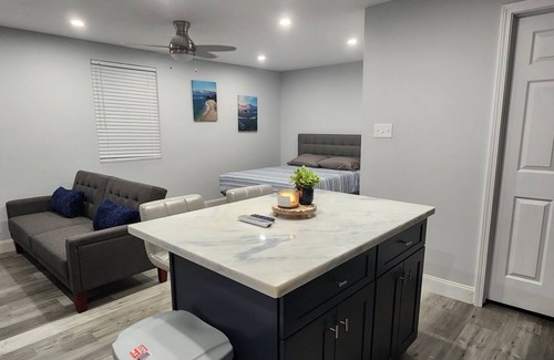 Westwego Wohnung | A luxurious new construction studio apartment just 20 min away from New Orleans!