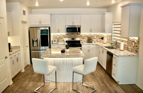 Desert Hot Springs Haus | A modern vacation home in Desert Hot Springs, built in 2020 with 4 bd, 3 baths