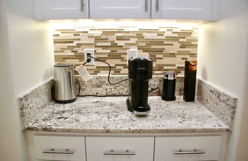 Desert Hot Springs Haus | A modern vacation home in Desert Hot Springs, built in 2020 with 4 bd, 3 baths