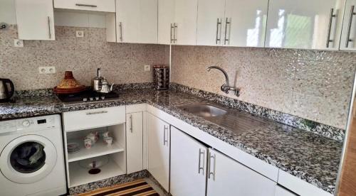 Oulad Khallouf Wohnung | A new, lively apartment