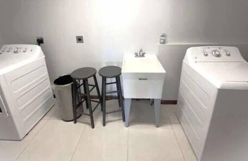 Notre Dame Wohnung | A Notre Dame 2BR Classic Apt - 4 mins to NDU
