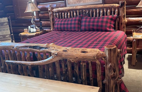 Drexel Kabine | A one-of-a-kind Log Lodge on over 200 acres of panoramic views & serene settings