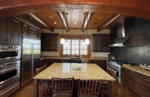 Drexel Kabine | A one-of-a-kind Log Lodge on over 200 acres of panoramic views & serene settings