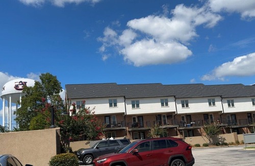 Auburn Eigentumswohnung | A quick 1/2 block from campus perfect location WALK to Football Games