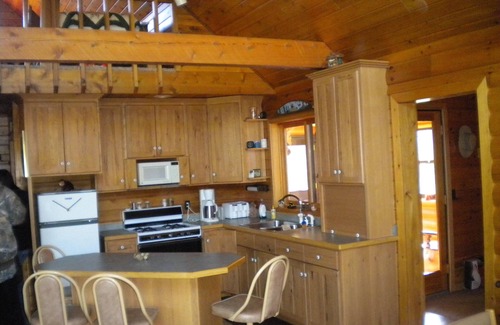 Two Harbors Kabine | Sehr ruhig und privat neben einem schönen fließenden Bach auf über 700 Hektar.