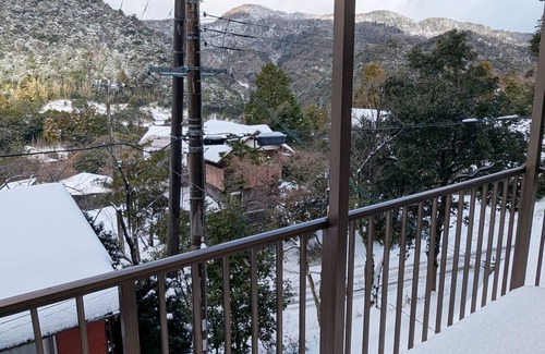 Ine Haus | A quiet house in the mountains. It is an 8-minute drive from the boathouse at Ine and a 25-minute drive from Amanohashidate. There is also a swimming beach nearby.