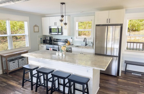 Rockwood Kabine | A Quiet Retreat on the Shore of Watts Bar Lake - Dog Friendly with Lake Access!