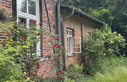 Wardow Haus | A Room Just for Yourselves