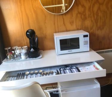 Ongaonga Hotel | A Rural Retreat, Cabin with Private Bathroom No 2