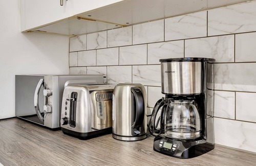 Bruce Grove Haus | A Spacious 6 Bedroom House in North London with Free Parking & 3 Bathrooms