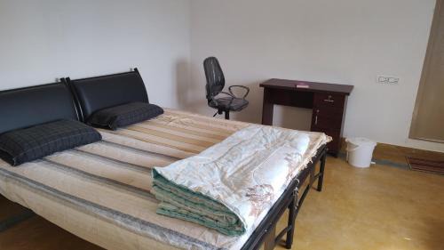 Vijayanagar Haus | A spacious AC room with wide Balcony -Karimbumel House a perfect place for yoga practicioners