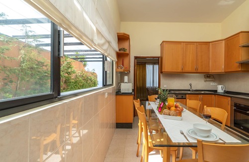 Sao Goncalo Haus | Ein geräumiges Haus für Familie und Freunde mit Blick auf die Bucht von Funchal.