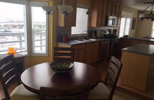 Evanston Haus | Ein geräumiges Rückzug in einer ruhigen Straße