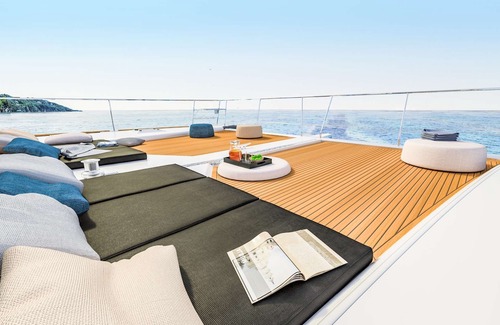 Paradise Island Bootsverleih | A stunning Lagoon 630 crewed power catamaran available in the Bahamas.