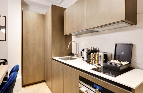 8th Arrondissement Wohnung | A Sublime 2BR/2BA with Services - Champs Elysées