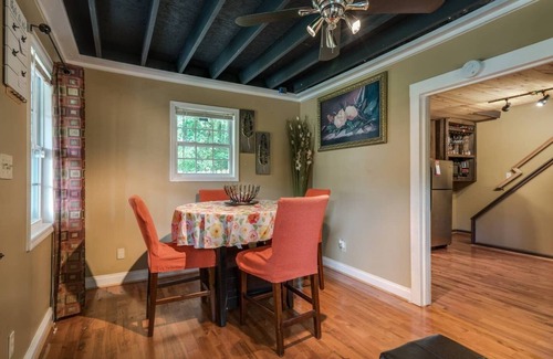 Lithia Springs Hütte | Suburban Cottage in Georgia