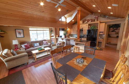 Kellogg Haus | A Sweet cabin at Silver Mountain in Kellogg, Idaho