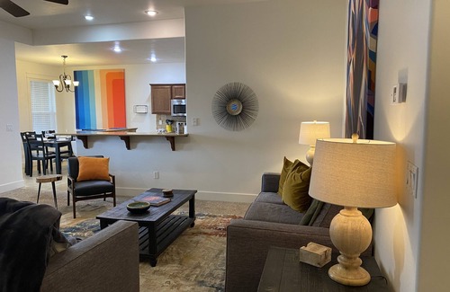 Twin Falls Haus | A ‘TJ Rancher’ home, king beds private yard, 2.5 bath