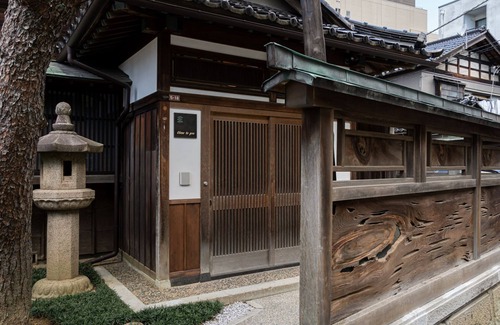 Kanazawa Haus | A townhouse where you can touch a real "sword" We can show you a family sword.