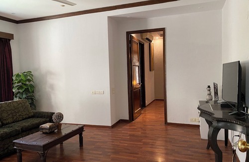 Lajpat Nagar Haus | A tranquil sojourn in the heart of the city. A spacious duplex with large rooms.