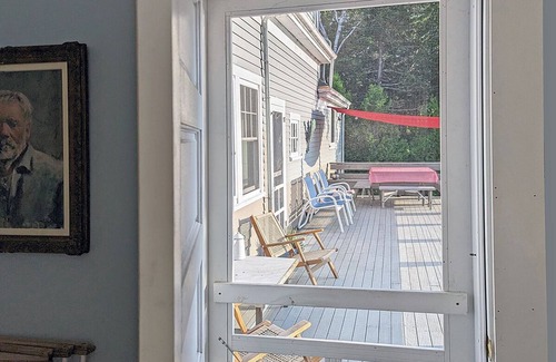 Sorrento Haus | A unique two-story house on the waterfront with a big lawn and stunning views