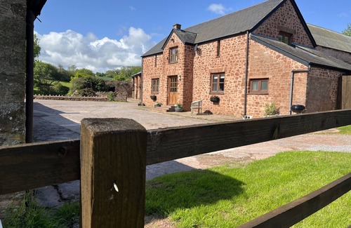 Fiddington Hütte | A Very Spacious Cottage in a Beautiful Location - near Quantock Hills & Exmoor