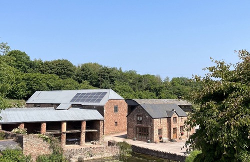 Fiddington Hütte | A Very Spacious Cottage in a Beautiful Location - near Quantock Hills & Exmoor