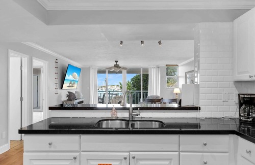 Meadows Eigentumswohnung | "Abaco" Key West 2/2 End Unit Waterfront+Dockage