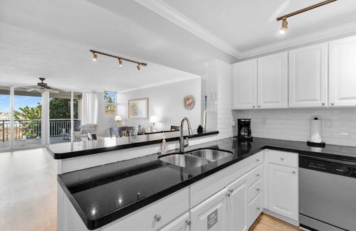 Meadows Eigentumswohnung | "Abaco" Key West 2/2 End Unit Waterfront+Dockage