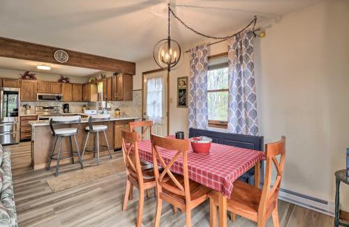 Jim Thorpe Haus | about 1 Mi to Lake Secluded Poconos Home with Decks