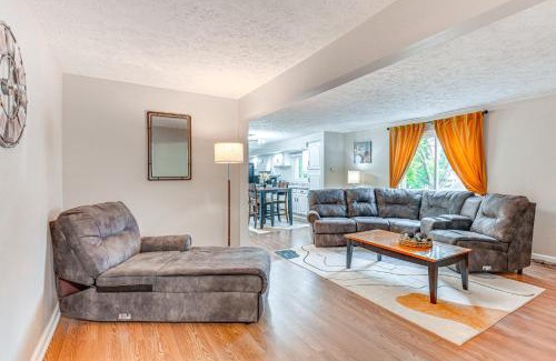 Lansing Wohnung | about 2 Mi to Downtown Bright Apt in Lansing!