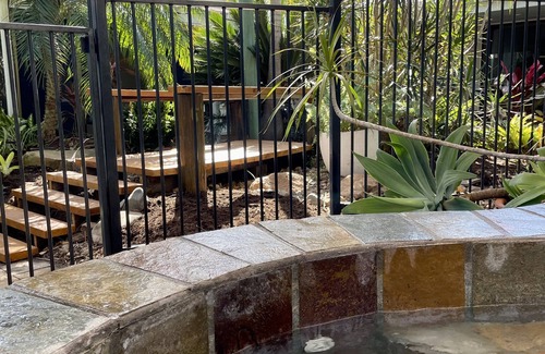 Bluewater Haus | Absolute Beachfront