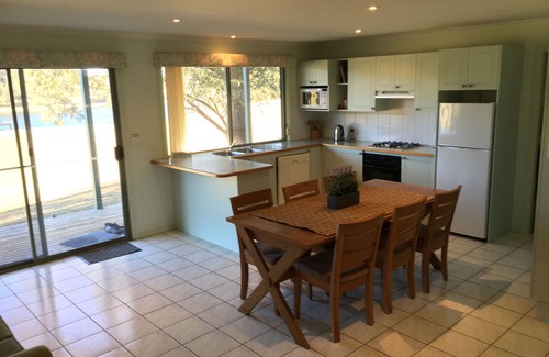 Longreach Villa | Absolute Waterfront - Grevillea In der Shoalhaven Lodge