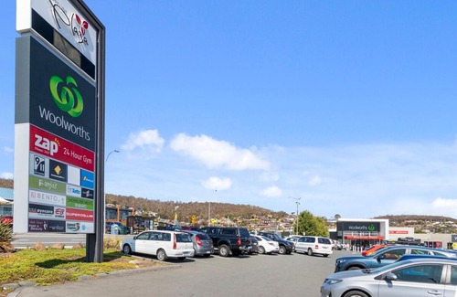 Howrah Haus | Absolute Waterfront Only 15 minutes From Hobart