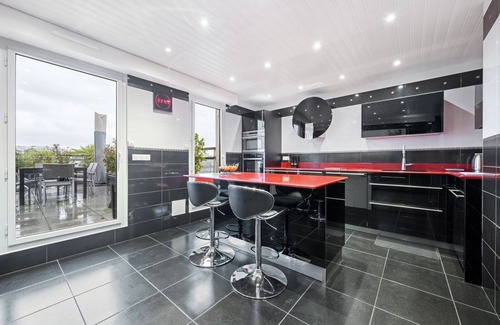 Bercy Wohnung | Abstract Allure, by Veeve
