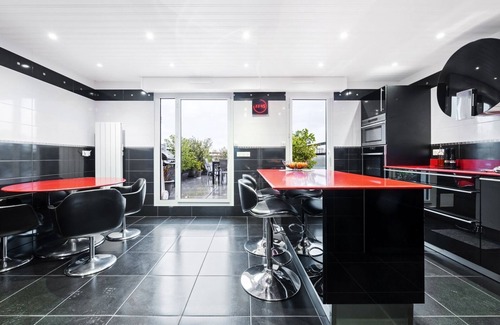 Bercy Wohnung | Abstract Allure, by Veeve