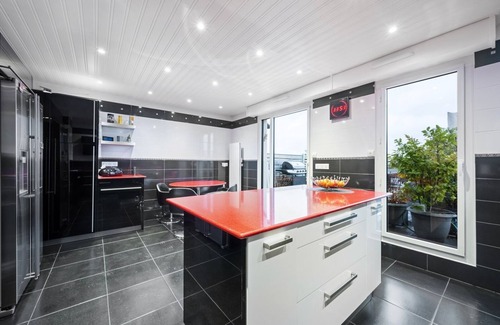 Bercy Wohnung | Abstract Allure, by Veeve
