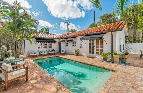 Old Northwood Villa | Abstract Pool Villa in Historic Home | Pool