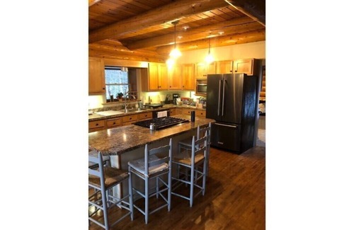 Locke Mills Skihütte | Abundant Light with Hot Tub, King Bed, and Wood stove-18 Minutes to Sunday River