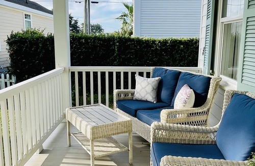 Old Town Hütte | Acadian cottage 1 minute walk to beach, 5 minutes to Old Town BSL! Best location