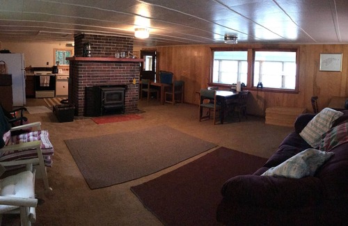 Lake Linden Hütte | Zugang zum besten weißen Sandstrand in der Keweenaw!