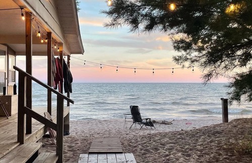 Lake Linden Hütte | Zugang zum besten weißen Sandstrand in der Keweenaw!
