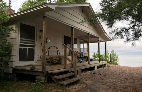 Lake Linden Hütte | Zugang zum besten weißen Sandstrand in der Keweenaw!