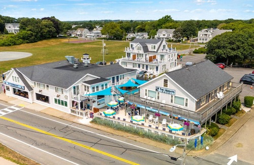 Falmouth Heights Eigentumswohnung | Accessible 1 King Bed Premium Suite