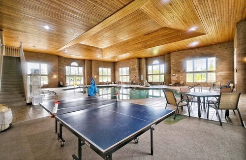 Pembine Wohnung | Accessible King Suite with Kitchen | On-Site Eats!