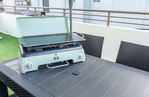 Yokkaichi Haus | Accommodates 13 people Convenient access to Nagoya, Nagashima, and Ise 3 free parking spaces Family size guesthouse with terrace