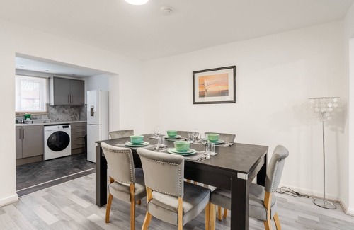 Manchester Haus | Ace Place - Pool Table - Etihad - Opp Train Statio