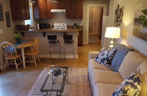 South Berkeley Wohnung | Gegenüber von BART, New Construction1 Bd / 1Ba-Private